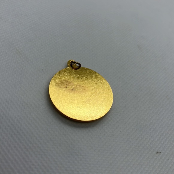 MUSICAL INSTRUMENT PENDANT CHARM GOLD TONE, PIANO, VIOLIN, SAXOPHONE, NOTES - Picture 7 of 12